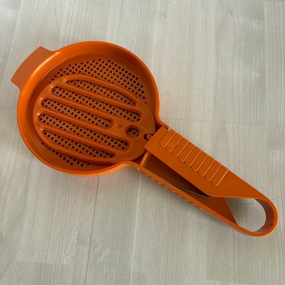 🧡 Vintage Tupperware Sift-It Paddle Hand-Held Sifter Harvest Orange USA EUC